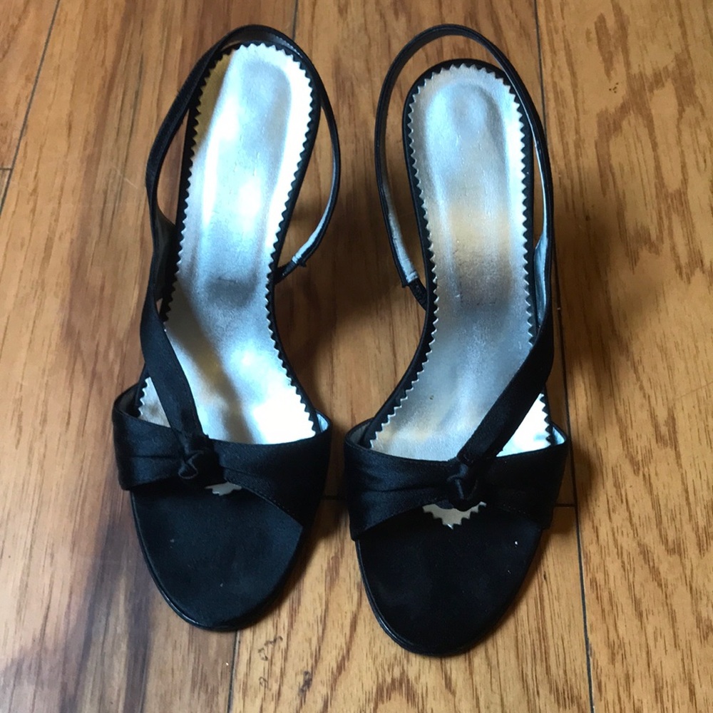 Anne Klein Satin Strappy Heels. Size 6